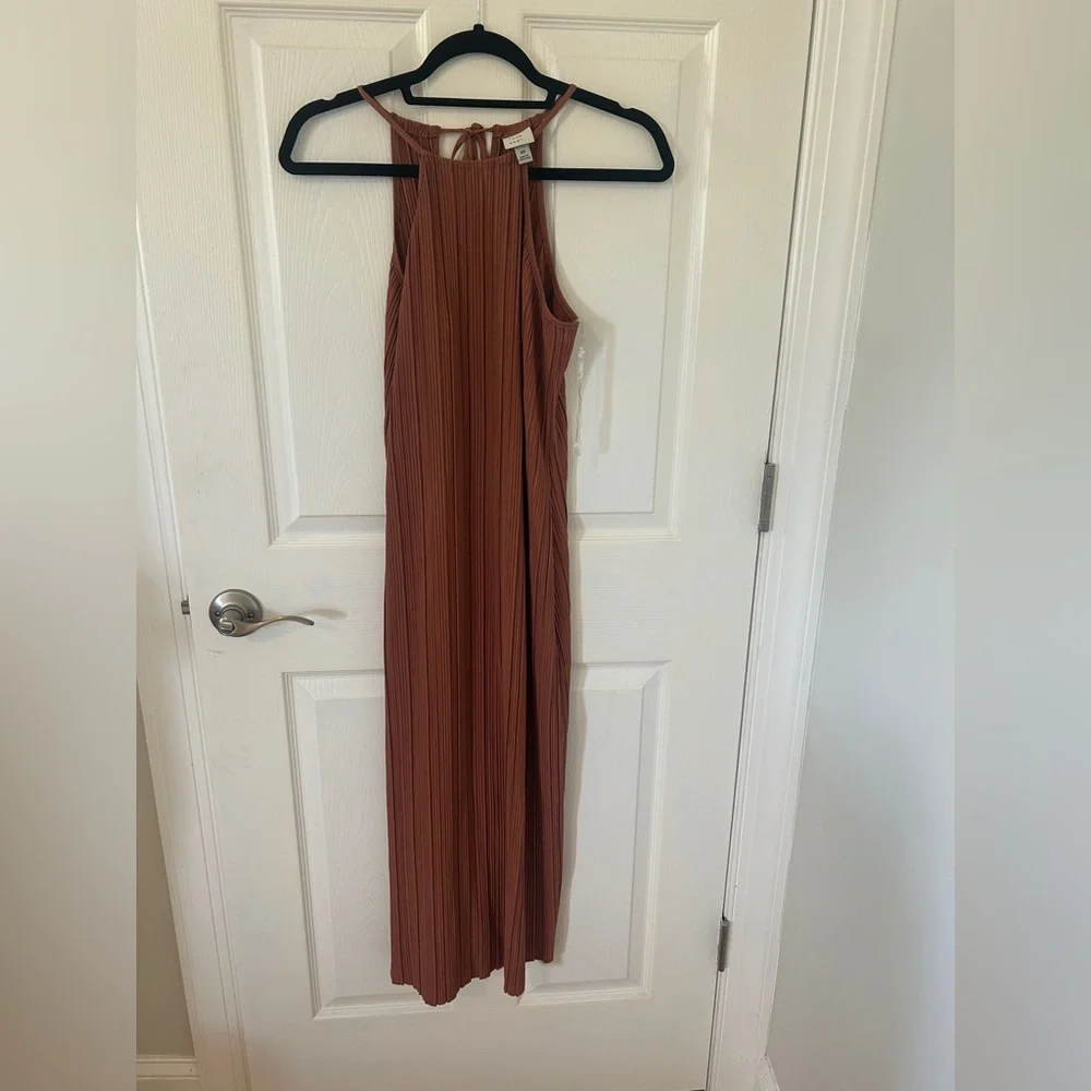 Flowy Rust Orange Pleated Dress - Picture 4 of 5